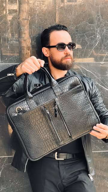 کیف تمام چرم طبیعی دارای فضای زیاد و قیمت مناسب چرم اشکان