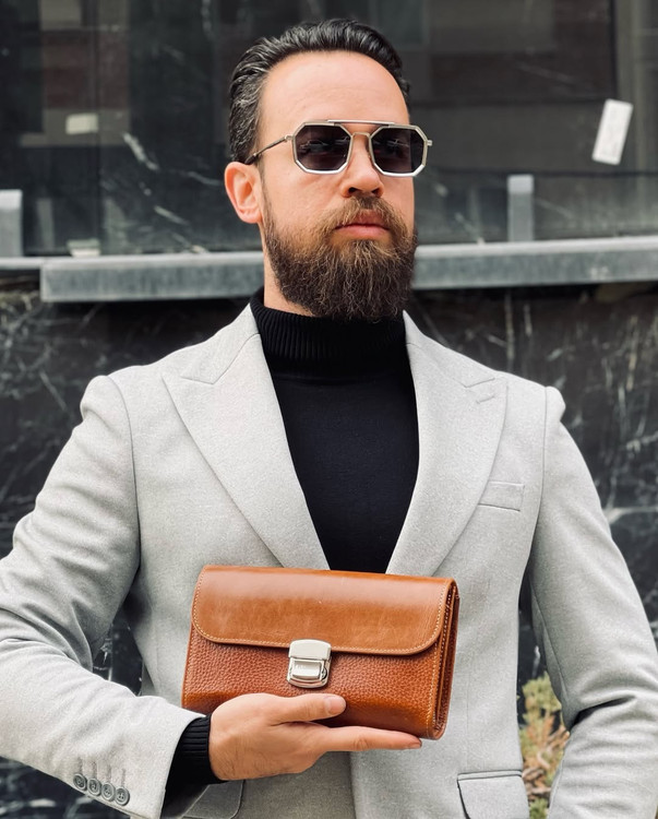 یک کیف دستی تمام چرم طبیعی با کیفیت و قیمت خوب