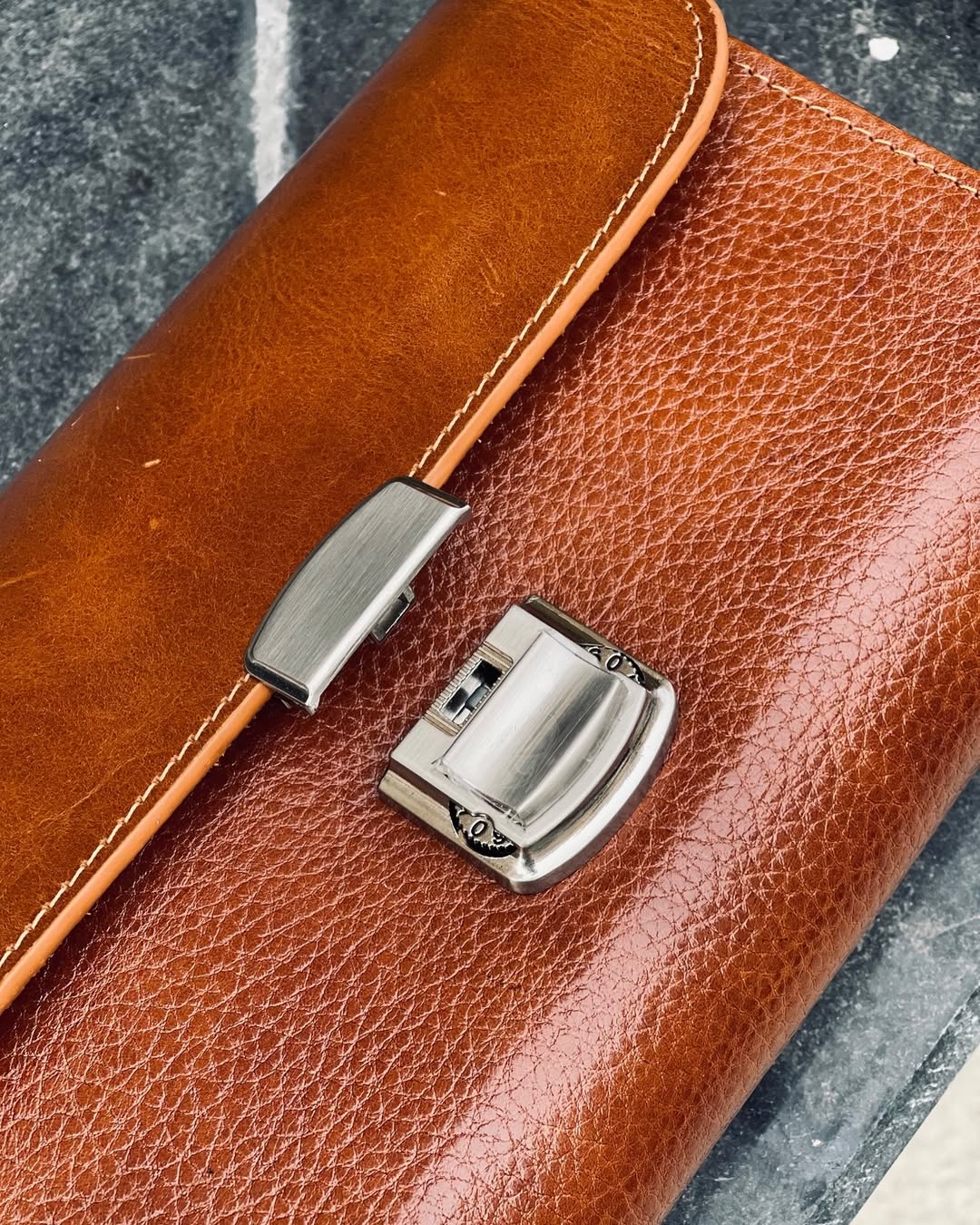 کیف دستی تمام چرم طبیعی با کیفیت و قیمت خوب