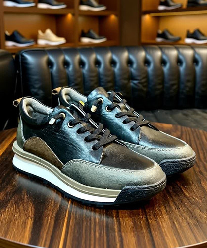 کتونی چرمی مدل آریو – طراحی ترکیبی سفید، طوسی و مشکی با چرم طبیعی و زیره طبی